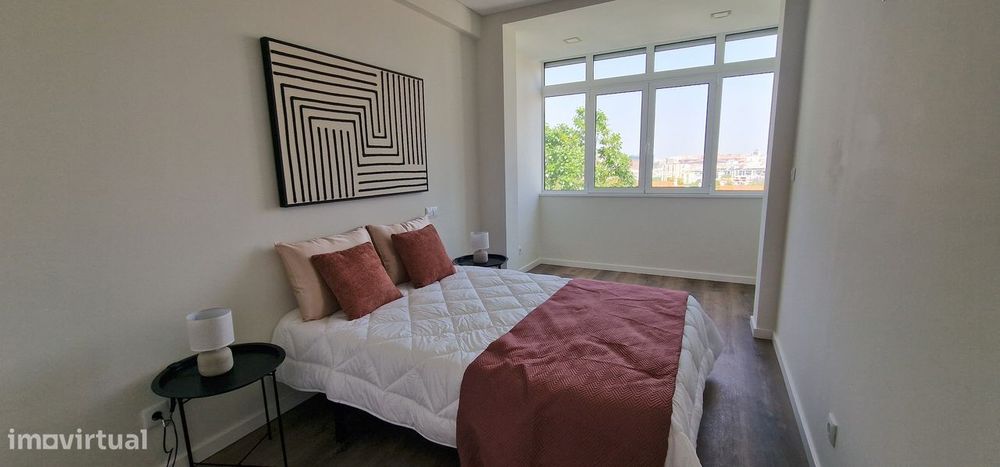 T3 Remodelado com Suíte, Open Space e Localização Privilegiada junto a