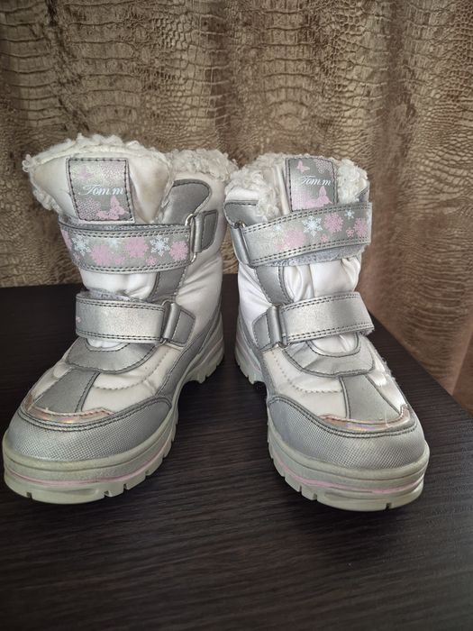 взуття на дівчинку