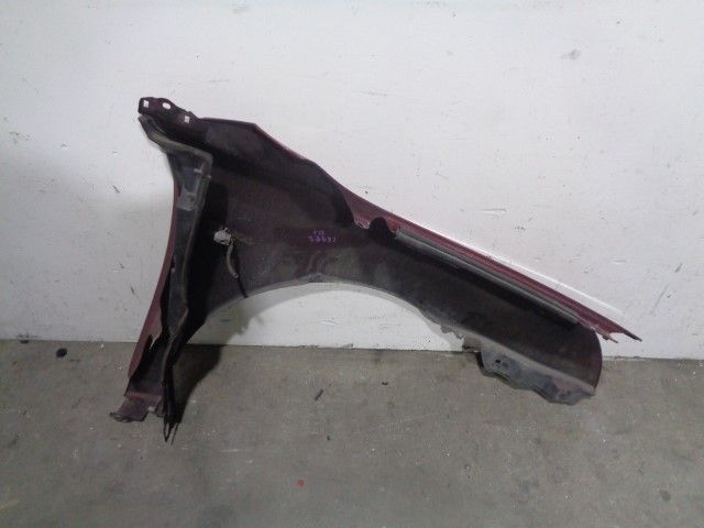 GUARDA-LAMAS FRONTAL ESQUERDO TOYOTA AVENSIS 2004