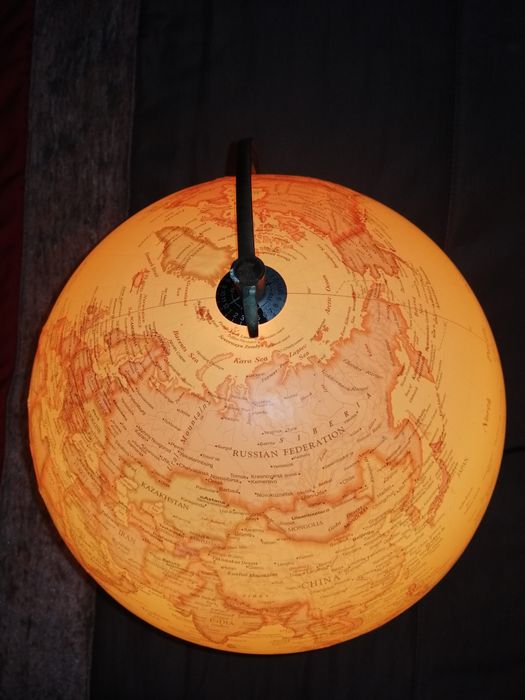 Globo terrestre com luz