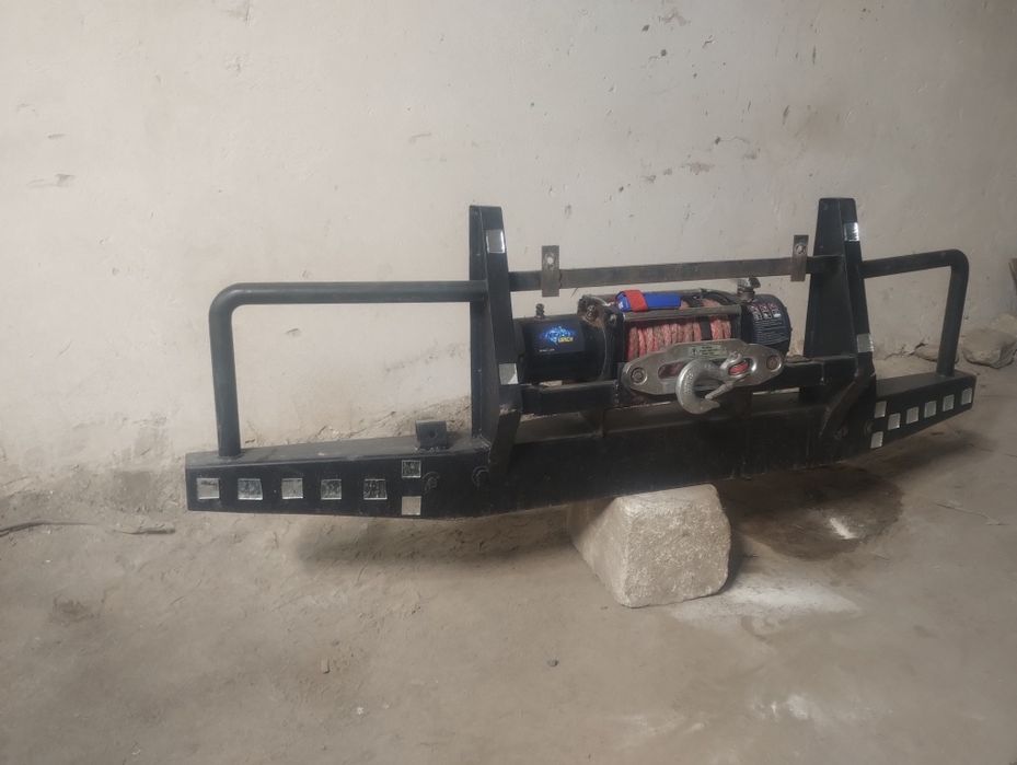 Бампер силовий на джипа з лебідкою