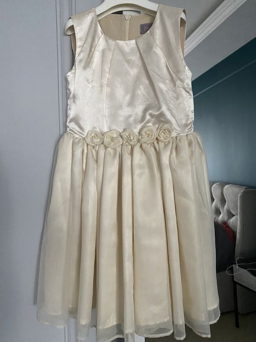 Продам выпускное платье нежного цвета шампань, р.128