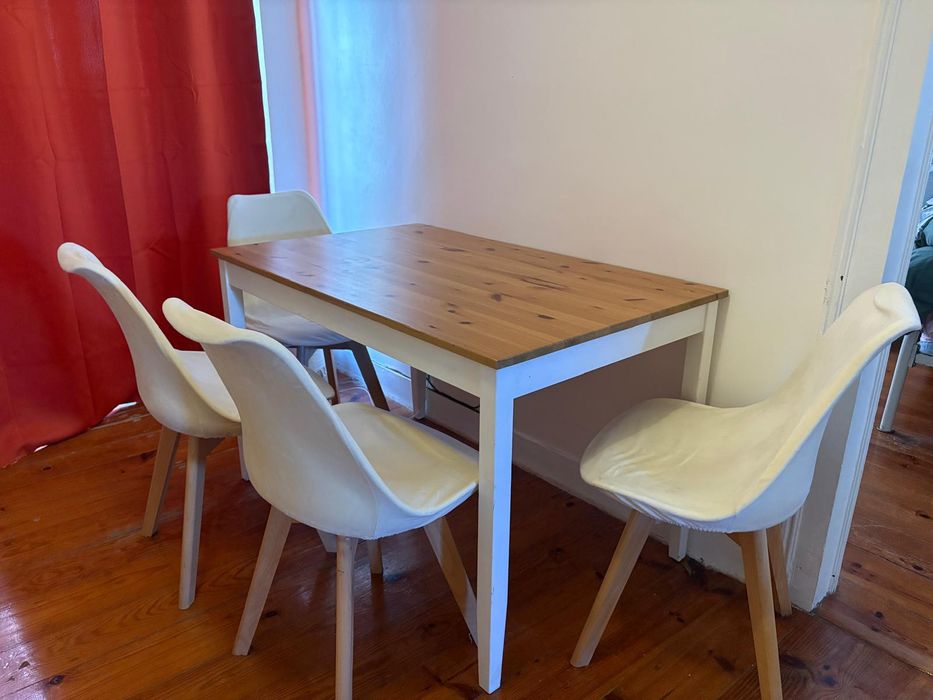 Mesa de jantar + 4 cadeiras