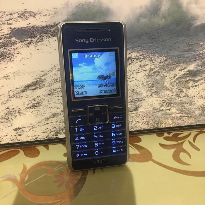 Telefon komorkowy sony ericson k220i