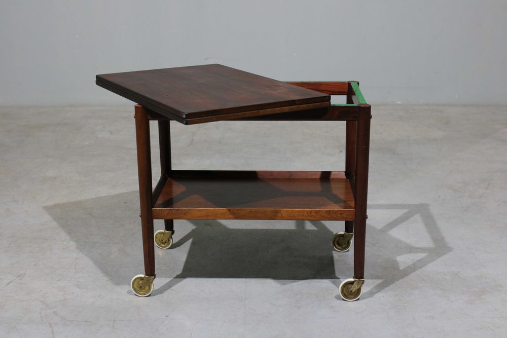 Carrinho de chá Grete Jalk em pau santo | Design Nórdico