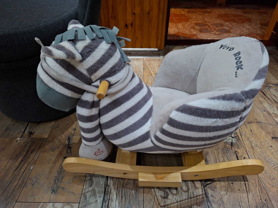 Bujak hustawka kon na biegunach zebra