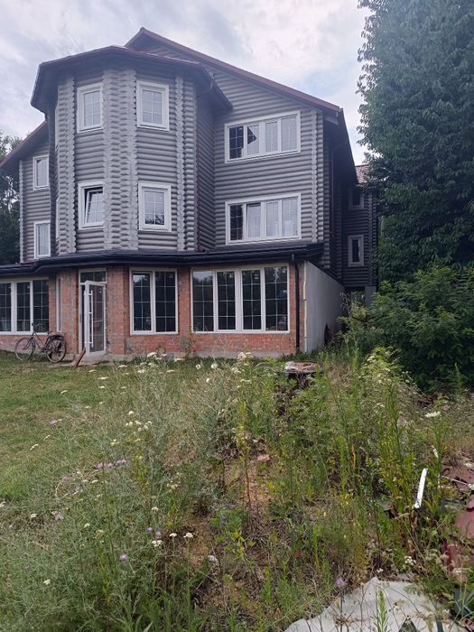 Продається готель на березі річки Дністер