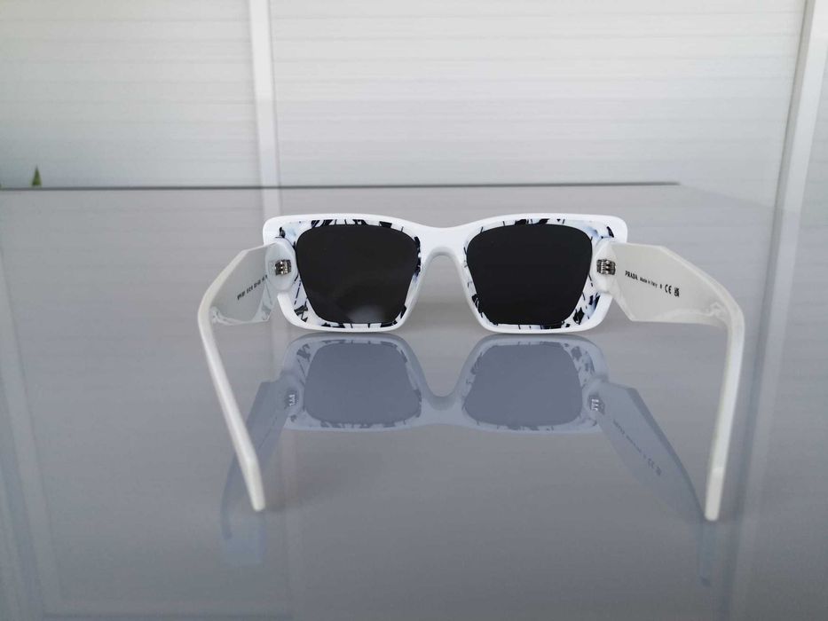 Óculos de Sol Originais - Semi Novos + Caixa (PRADA)