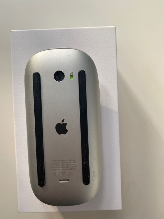 Apple Magic mouse. Lightning.