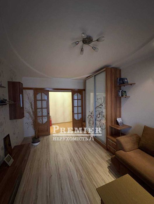 Продам трикмнатну квартиру в Южному