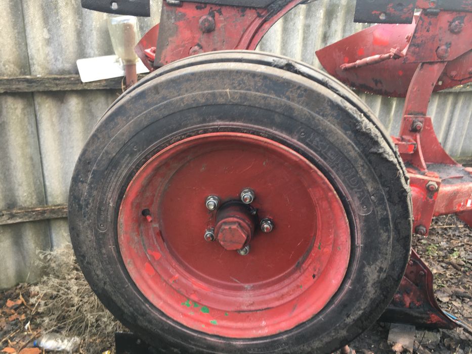 Плуг оборотний обертовий unia 3 корпусний