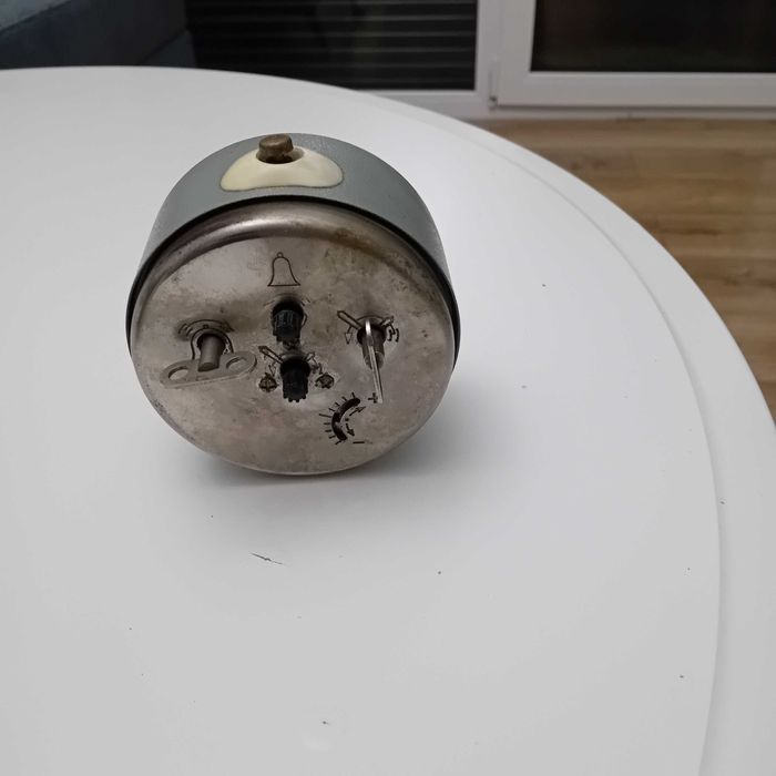 Nakrecany budzik prl