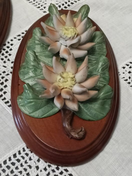 Dois belos quadros decorativos, flores em relevo