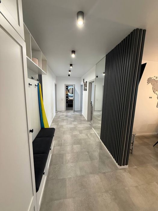 Трьох кімнатна квартира в тихому районі ,готова до проживанняя