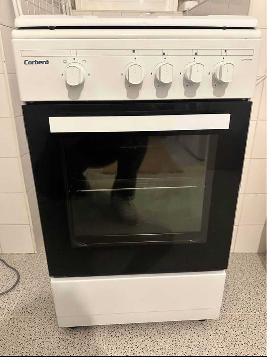 Fogão a gás Butano/Propano, como novo, ainda na garantia.