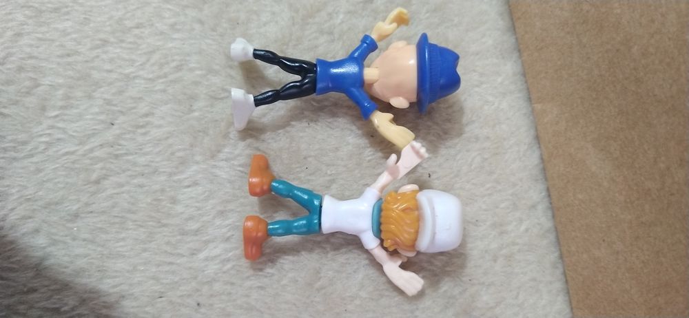 2 bonecos Kinder434145467229153281
