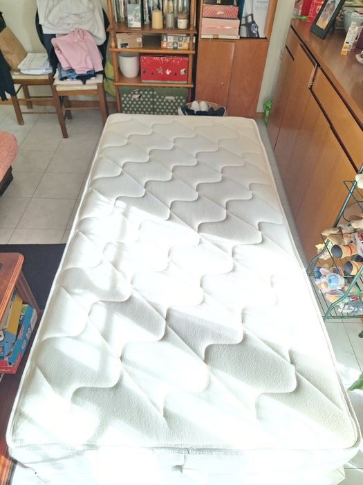 Ótimo estado 2 sommier  + 1 colchão