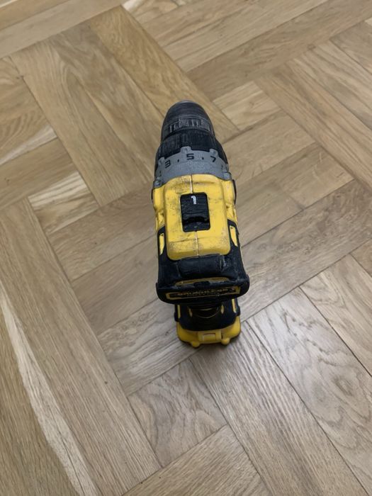 Шуруповерт Dewalt DCD 701 + DCB 127.
