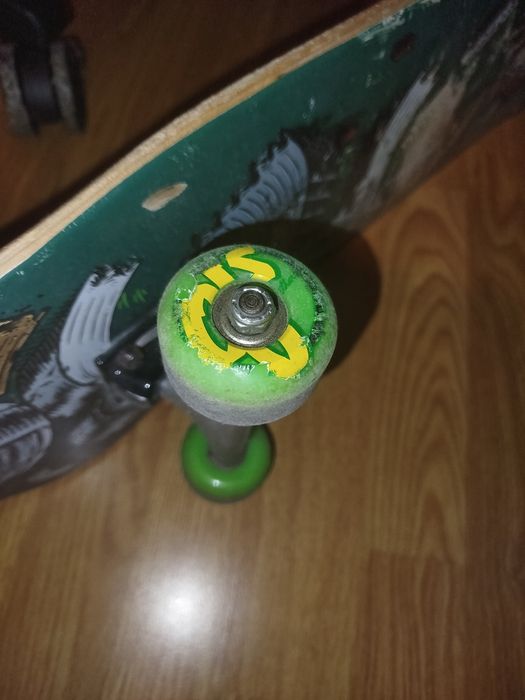 skate da creature e skate element semi novos