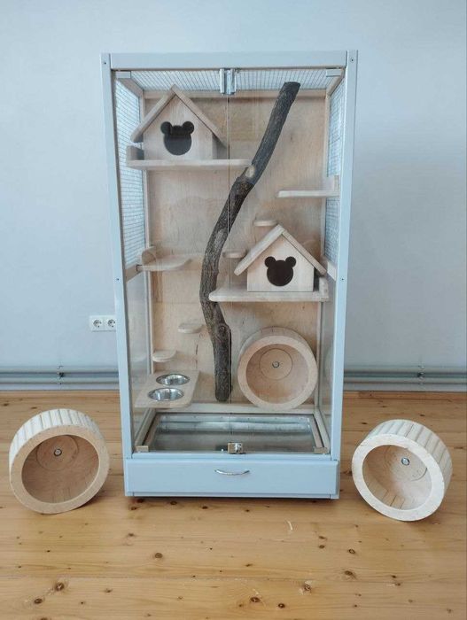 Клітка вітрина для шиншил, бегу, гризунів, є різні варіанти.