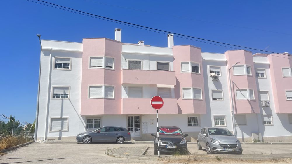 Sala/quarto para arrendar em fernão ferro, Quinta das laranjeiras, 450€ -Entrada imediata