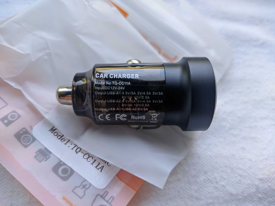 Автомобільний зарядний пристрій 30W  швидка зарядка на 2 USB