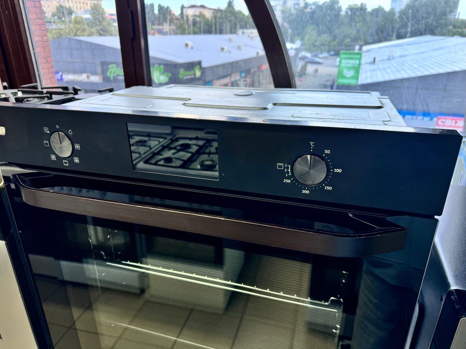 Вбудовна духова шафа Samsung NV75J3140BB