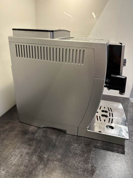 Ekspres do kawy De Longhi Cappucino ECAM 23.460