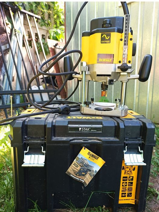 DeWalt Frezarka górnowrzecionowa DWE625-QS DWE625