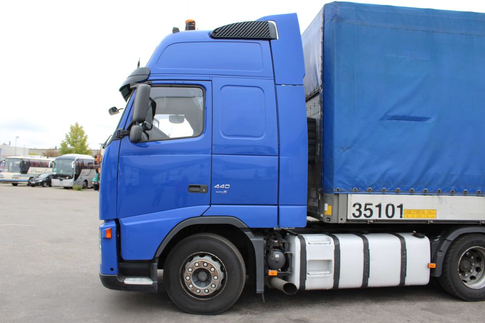 тягач Volvo FH 440, Євро 5 + напівпричіп Schmitz комплект