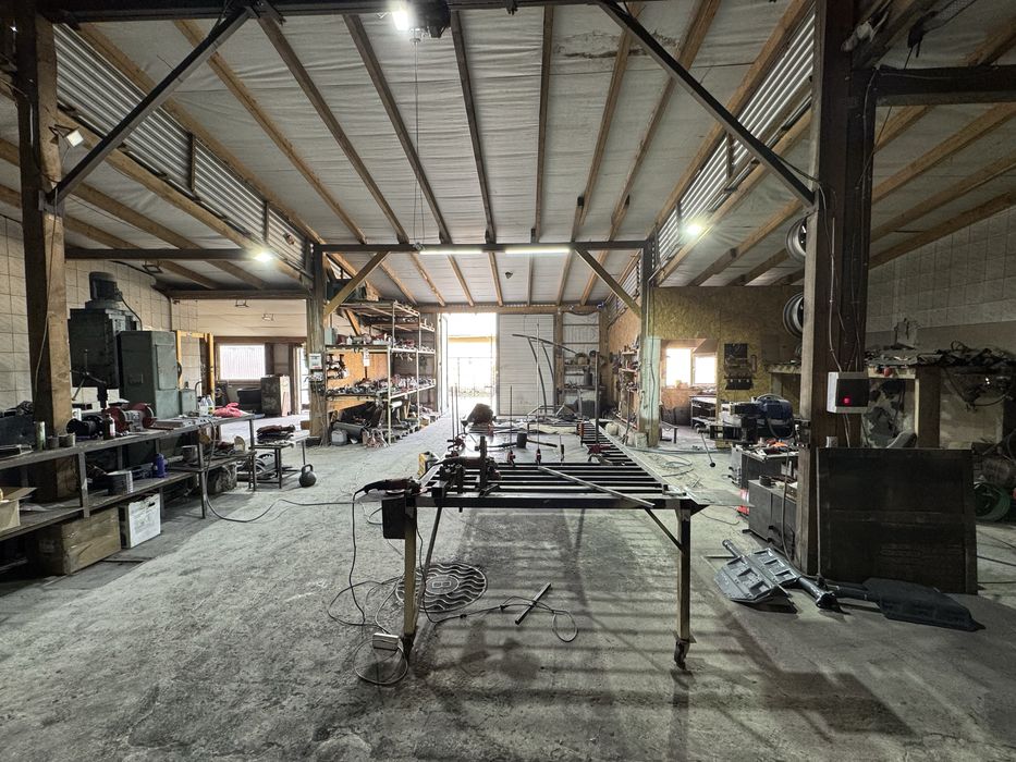 Продається комплекс промислових приміщень