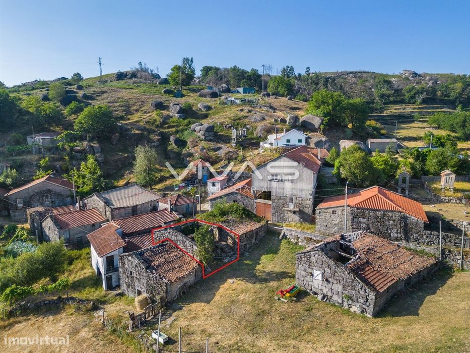 T0 House for Restoration for Sale in Cibões and Brufe, Terras de Bouro