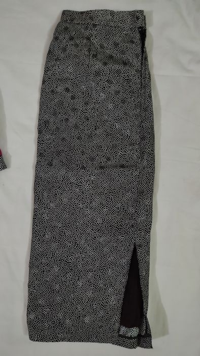 Saia direita para mulher.