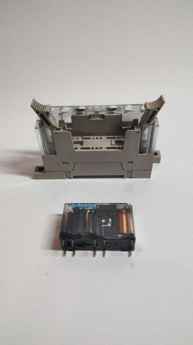 Реле Omron 24 в , 6 а, Кріплення на Din рейку