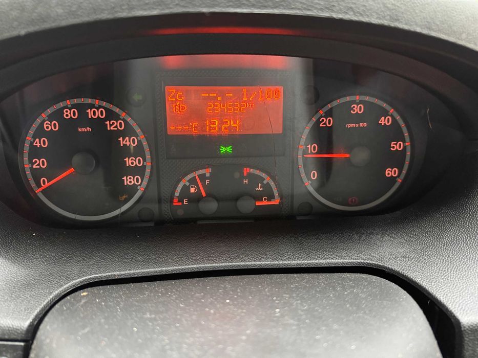 Samochód rat- tech. zabudowa aluminiowa. Cena bez wyposażenia,.