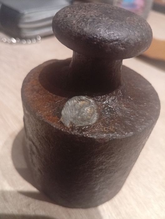 Stary celny odważnik