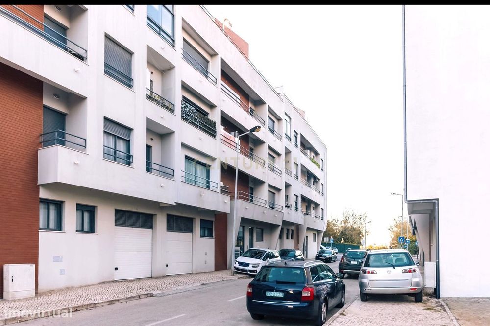 Apartamento T3 com Parqueamento, Arrecadação e Terraço - Sobreda