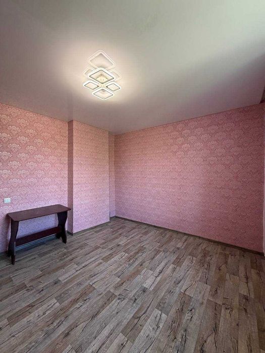 Продаж 2-кімнатної квартири на 17 кварталі.Сталінка.