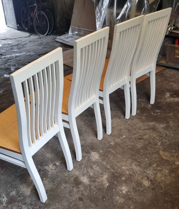 Quatro Cadeiras de Madeira (como novas)