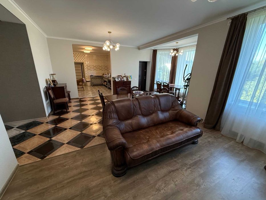 Будинок 203 м2 з євроремонтом. Супер ціна. 25 соток. Сад. Тераса