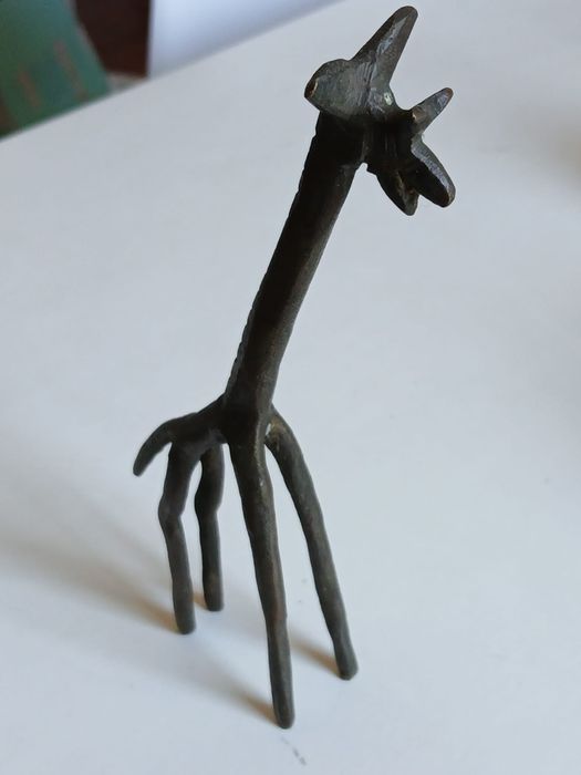 Girafa antiga em metal