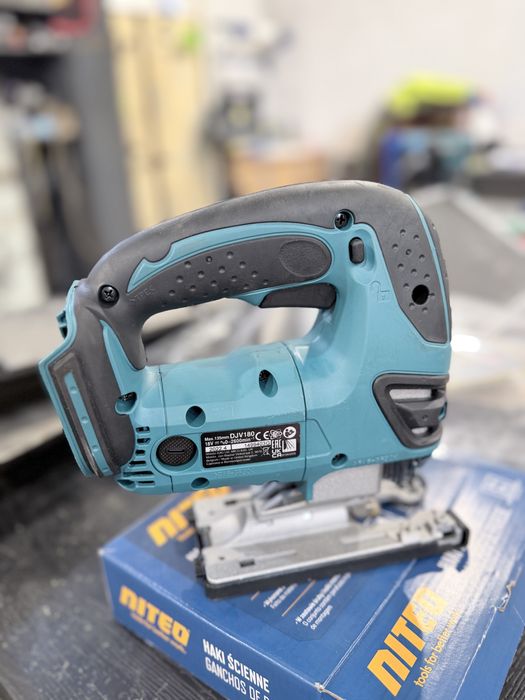 Makita  DJV180 Body