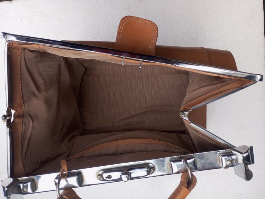 Torebka lekarska skórzana w b. dobrym stanie