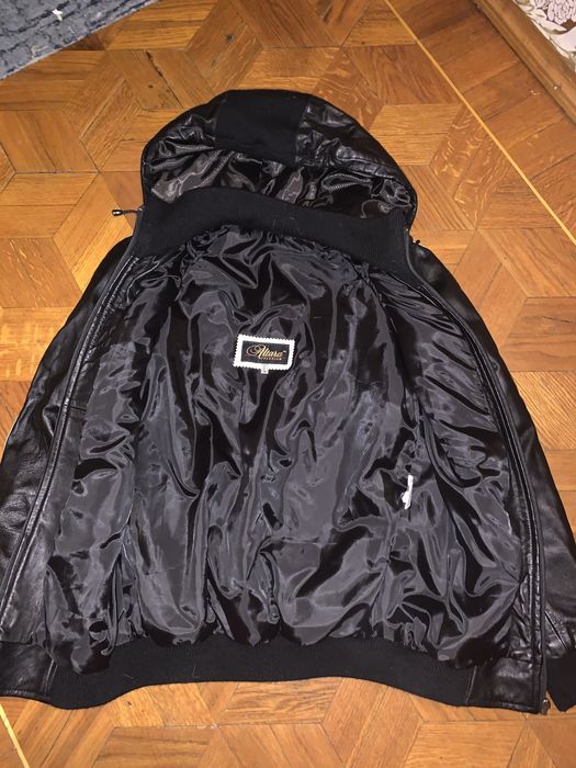 Продам мужскую кожаную куртку adidas