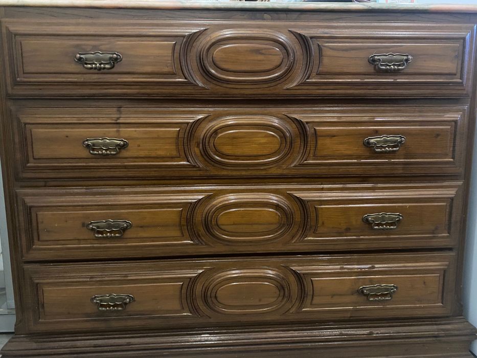 Quarto casal em bom estado de conservação