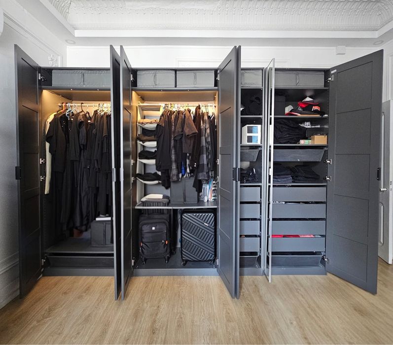 Roupeiro IKEA PAX | BERGSBO Cinza Escuro | KOMPLEMENT + Iluminação LED