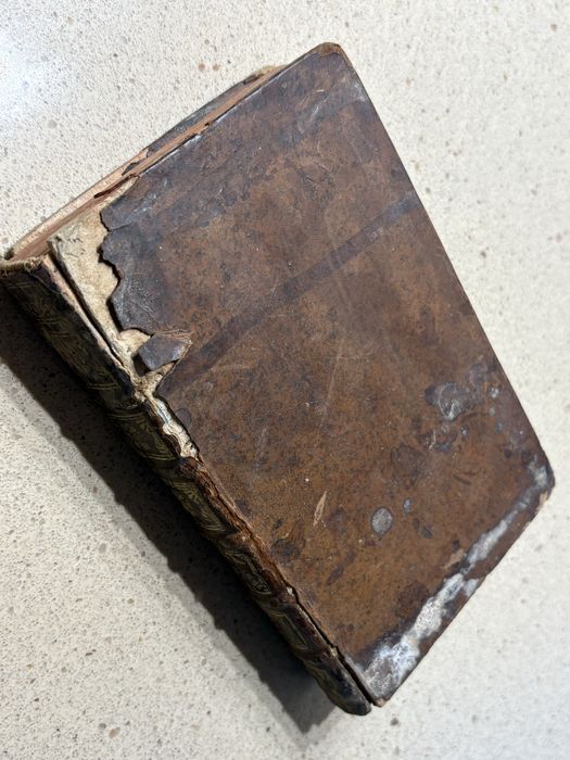 Antigo livro de 1733: Sermons du Pere Bourdaloué tomo seconde