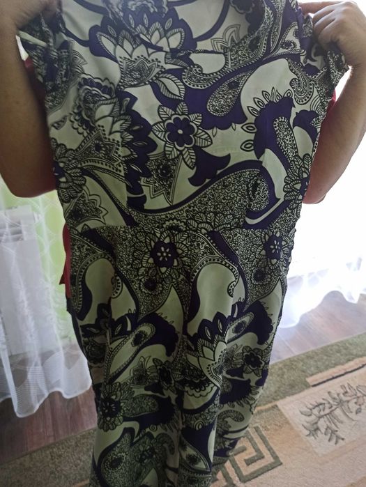 Biała sukienka w fioletowe i czarne wzory maxi vinted retro