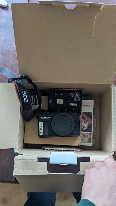 Canon eos M mirrorless
