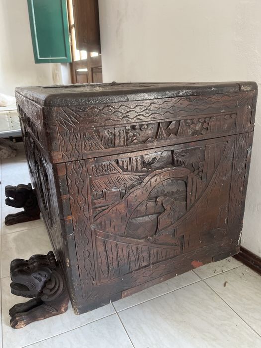 Baú vintage todo tabalhado